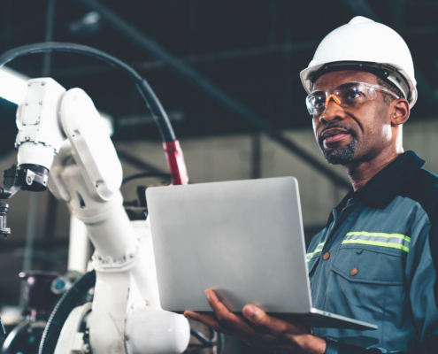 worker laptop manufactiruign